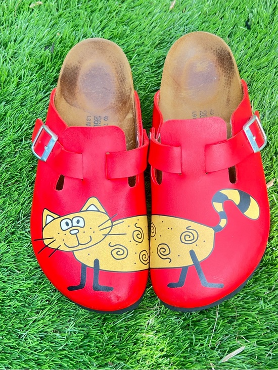 Birkenstock Shoes - Rare Red Birkenstock Cat Graphic Clogs 🐱